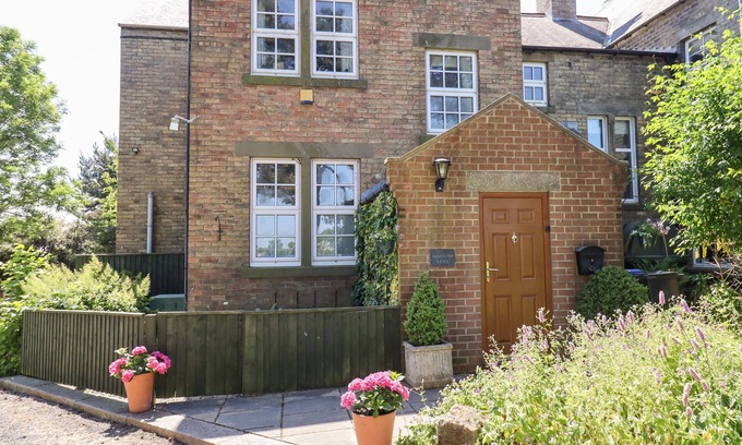 Morpeth Cottage | BUZZARDS REST, family friendly, character holiday cottage in Morpeth