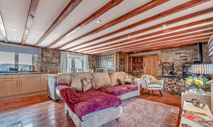 Port Talbot House | Bwlch Farm Barn - Two Bedroom House, Sleeps 4