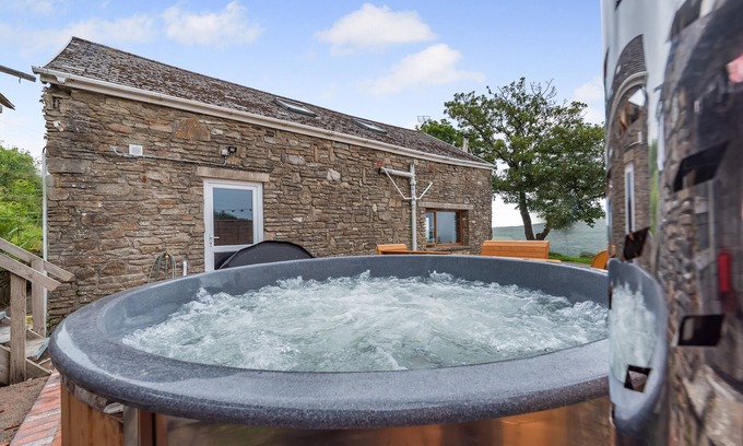 Port Talbot House | Bwlch Farm Lodge - Three Bedroom House, Sleeps 6