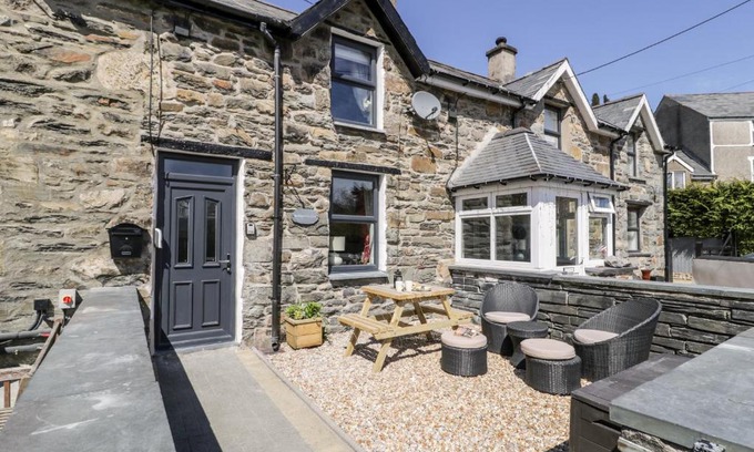 Tanygrisiau House | Bwthyn Ger Afon Riverplace Cottage