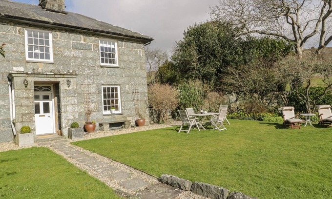Llanfair House | BWTHYN MORSE, family friendly, luxury holiday cottage in Llanfair