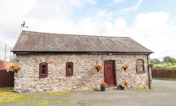 Llanfair Caereinion House | Bwthyn Ty Newydd