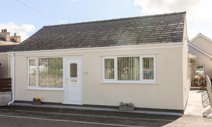 Bryngwran House | Bwthyn Tyn y Coed