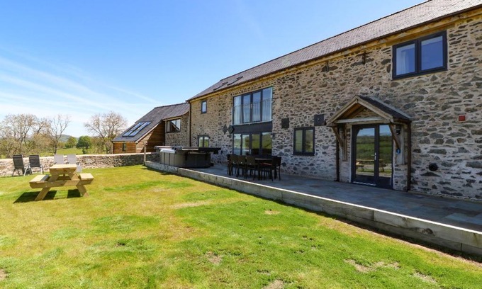 Oswestry House | Bwthyn Y Bugail Shepherd's Cottage