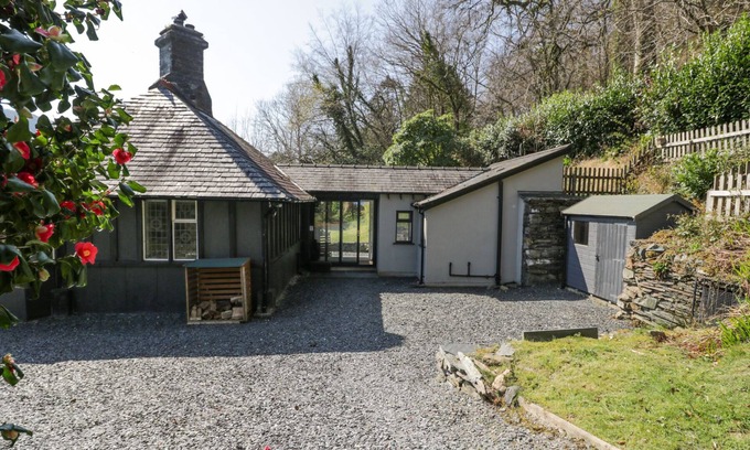 Maentwrog Cottage | BWTHYN Y COEDIWR (THE WOODCUTTERS COTTAGE) in Tan Y Bwlch, Maentwrog