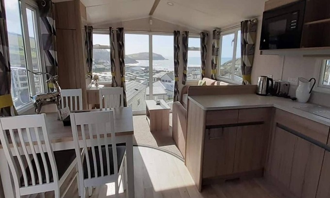 Challaborough House | BY BEACH - LOVELY SEA VIEW - GREAT INDOOR POOL