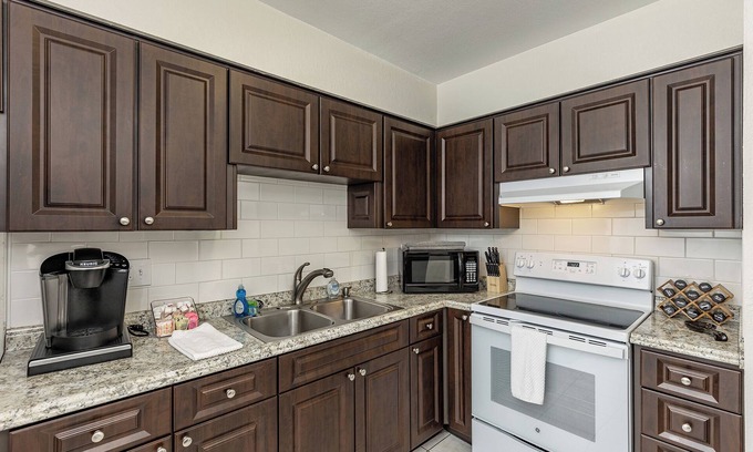 Tarpon Springs Apartment | By Gorgeous Beaches, Pets Welcome, Key West Charm!