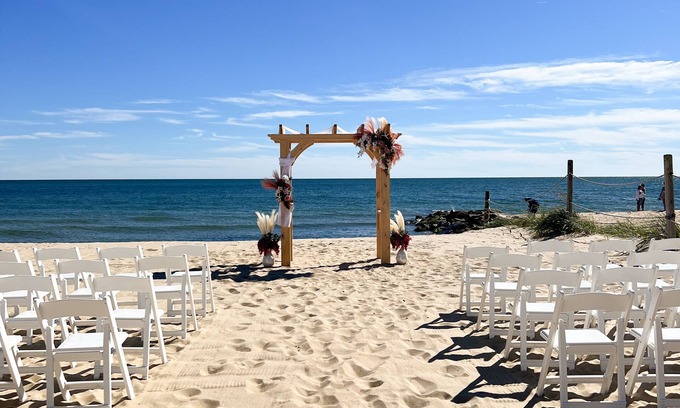 Dennis Port House | By the Sea Guests Bed & Breakfast & Suites