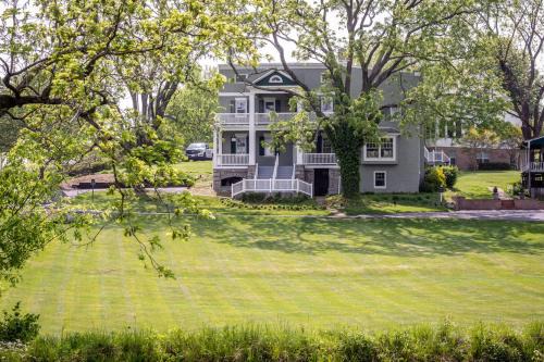 Harrisonburg House | By the Side of the Road Inn & Cottages