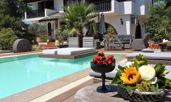 Megalos Prinos Villa | BYBLOS LUXURY VILLA & CHATEAU