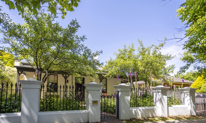 Calare Apartment | Byng Street Garden Loft- Boutique Loft Accommodation in Central Orange, NSW.