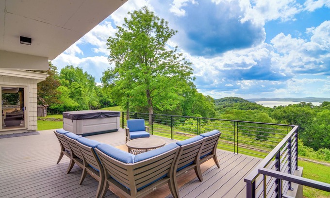 Allons House | Byrdstown Home on 65 Acres w/Pool, Trail to Lake!