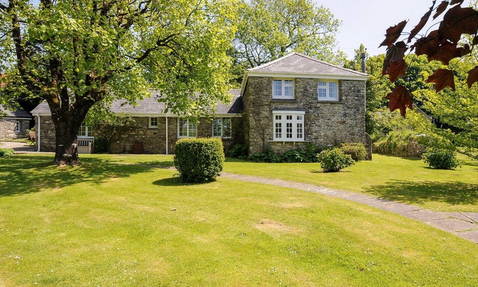 St Teath Cottage | BYRE, character holiday cottage, with a garden in Camelford
