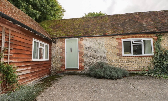 Pulborough Cottage | BYRE COTTAGE 3, family friendly, with pool in Storrington
