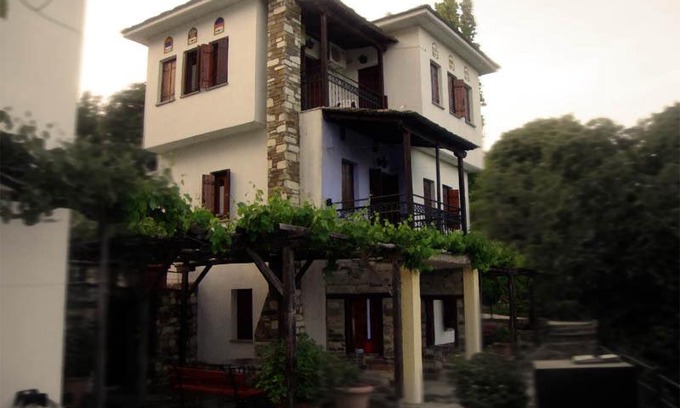 Tsagarada Apartment | Byron Houses- Konaki