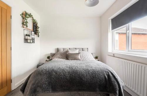 Hucknall House | BYRON SQUARE COTTAGE