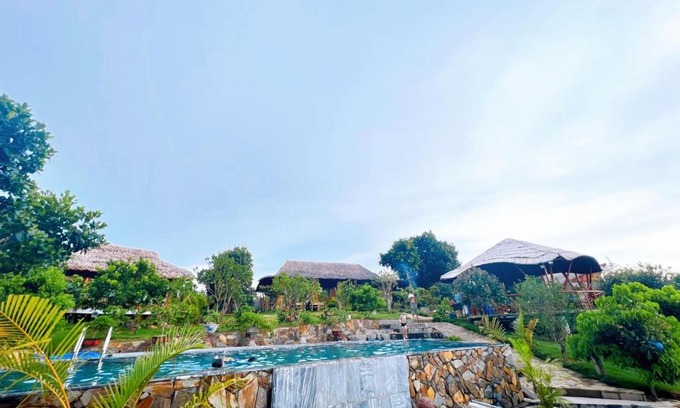Quoc Oai Ski Chalet | ByVe Garden