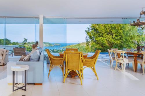 Portal da Ferradura House | Bz72! Casa Vista Mar c/5 suites e piscina