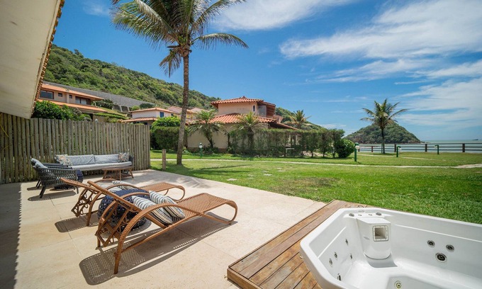 Praia Rasa House | BZ77 Foot in the sand! House with jacuzzi 4 suites