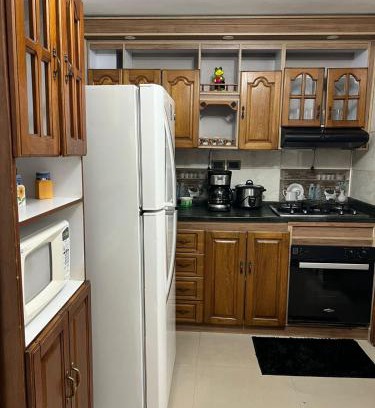 La America House | Cómoda y Amplia Casa, Ideal Para Grupos, Muy Cerca Del Estadio, Barrio La América