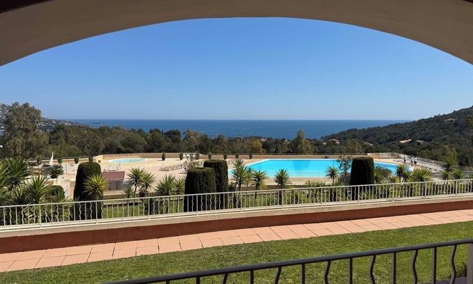 Le Dramont Apartment | Côte d'Azur, Cap Estérel, superb panoramic sea view.