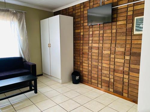 Pretoria House | c and c guest house pretoria north