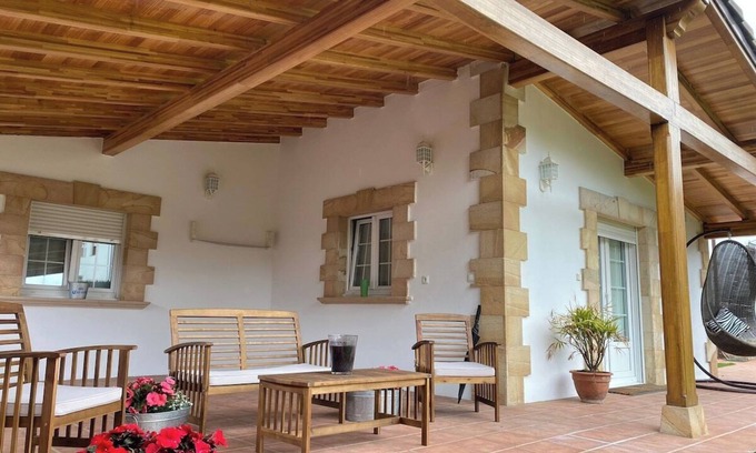 Los Corrales de Buelna Ski Chalet | C02A01 Acogedora casa vacacional