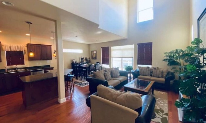 Quincy House | C48 ATCH Garage Sunserra near Canyon pool and Gorge Amp Shuttle stop