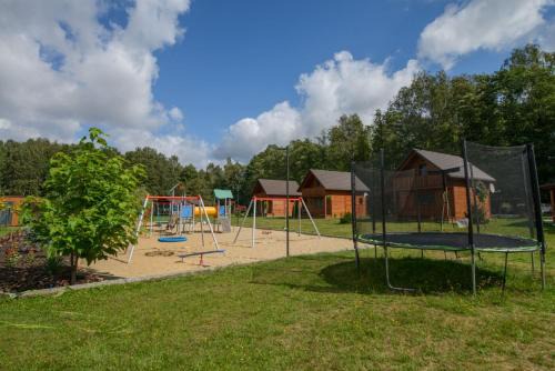 gmina Cieszkow House | Całoroczny Domek Sosenka 1-5 z 2 sypialniami, aneksem, łazienka i salon