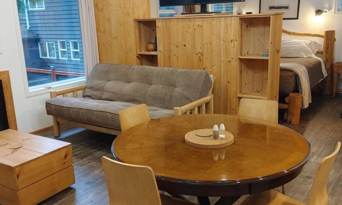 Ucluelet House | Treehouse Cabin, ocean front, hot tub, 2-4 guests