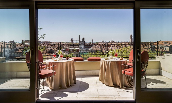 Dorsoduro Apartment | Ca' Cerchieri Terrace Canal View