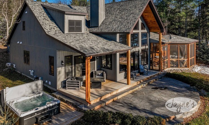 Dysart et al Cottage | Sandy Beach! Gorgeous new Build! 5 bed 5 bath cottage on Drag Lake!