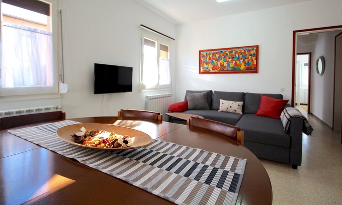 Salas de Pallars Apartment | Ca La Lluisa - holiday apartment