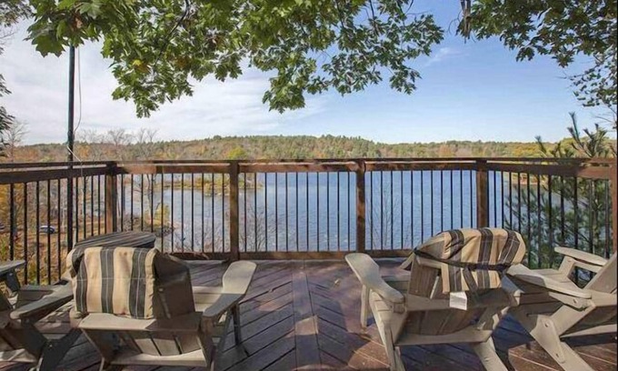 Jones Falls House | Luxury Waterfront Retreat: Whitefish Lodge on Rideau Lakes