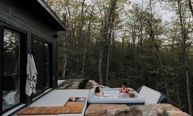 La Conception Cabin | Forest Refuge | Fire HotTub Tremblant 15 min