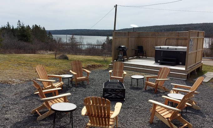Guysborough County House | Cozy Harbour House - Scenic-relaxing-waterfront