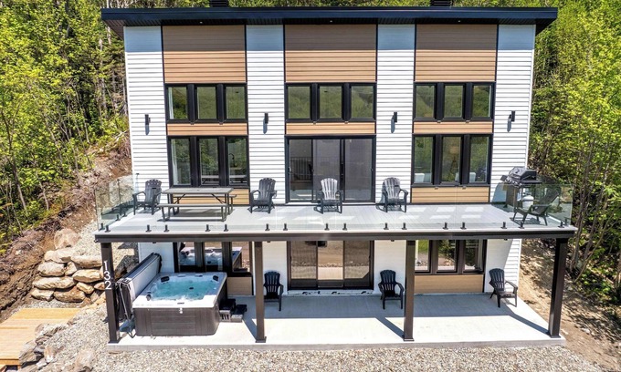 Notre-Dame-Auxiliatrice-de-Buckland Ski Chalet | Spa, Mountain, Pool table - Le Haut 132