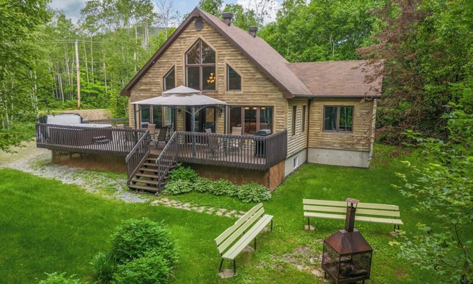 Petite-Riviere-Saint-Francois House | Le Rêveur ⎮Ski, Hot Tub, Fresh Air & Relaxation