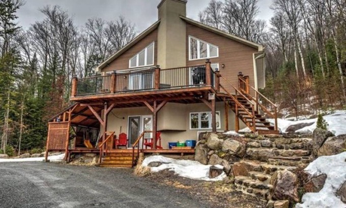 Sainte-Marguerite-du-Lac-Masson Ski Chalet | chalet à louer à Sainte-Marguerite-du-Lac-Masson (cottage for rent)