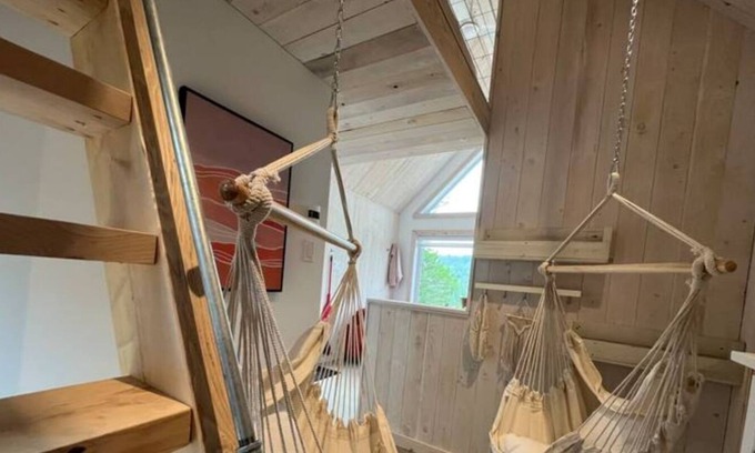 Sainte-Marguerite-du-Lac-Masson Cabin | Vrbo Property