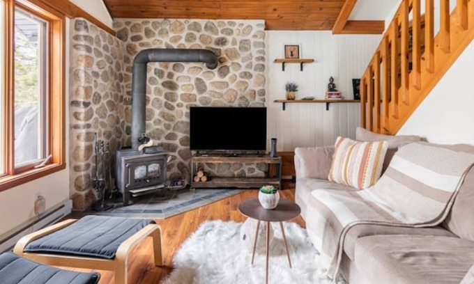 Sainte-Marguerite-du-Lac-Masson Cabin | Cozy attractive family cottage