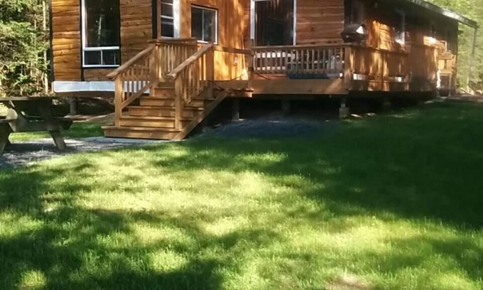 Farleys Corners Ski Chalet | Amazing Lakeview Chalet - Hot Tub