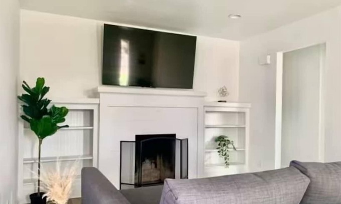 Azusa House | CA5 House Cozy 3BR in Azusa