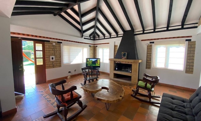 Old Town Cabin | Cabaña Campestre con Zona de Camping y Parqueadero, Familiar y Acogedora