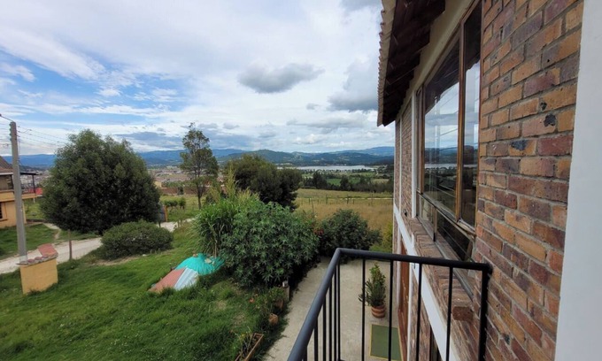 Paipa Cabin | Cabaña con Hermosa Vista al Lago Sochagota