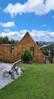 Guarne House | Cabaña con Jacuzzi/Zona BBQ y Malla catamarán en Guarne