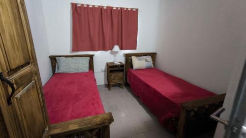 Choele Choel House | Cabaña con patio y cochera con dos habitaciones