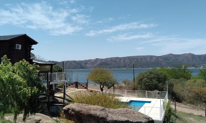 Yocsina House | Cabaña en Villa Carlos Paz Danza del sol