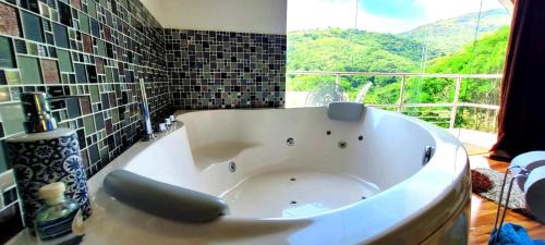 Sopetran Apartment | Cabaña en el Aire con jacuzzi a 5min del Pueblo