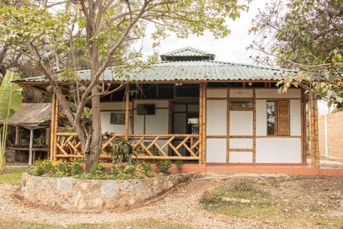 Chinauta Villa | CABAÑA FAMILIAR en EcoparqueChinauta, PISCINA, GRANJA, JUEGOS, PESCA, RESTAURANTE